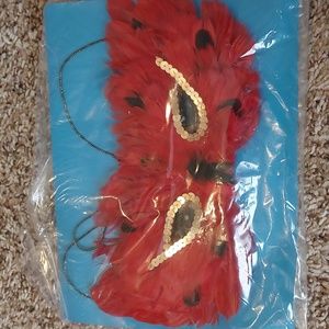 Feathered Mardi Gras mask- NWT